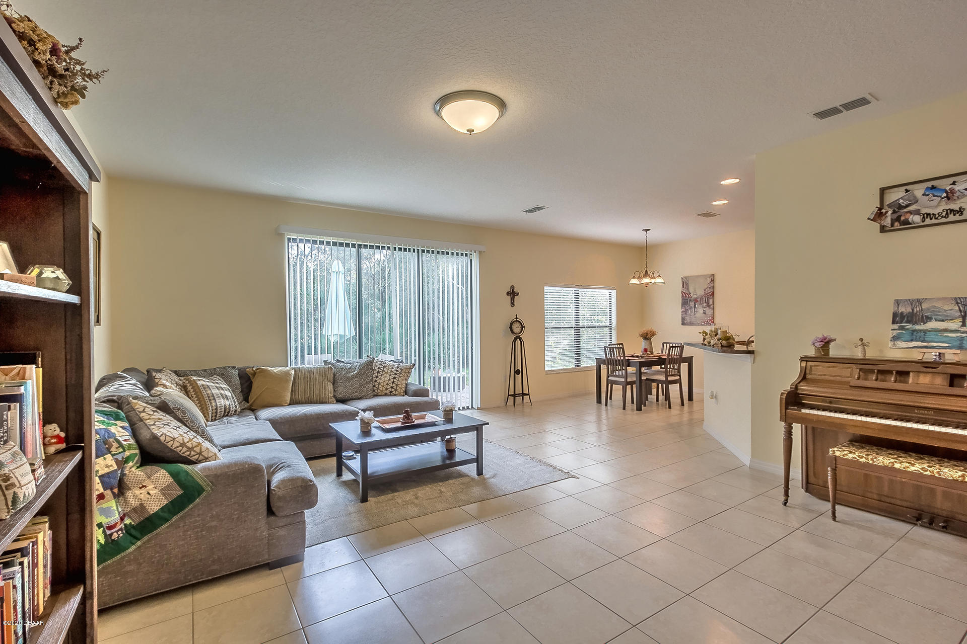 133 Verde Way DeBary, FL 32713 - Photo 4 of 20 Family Room (3)