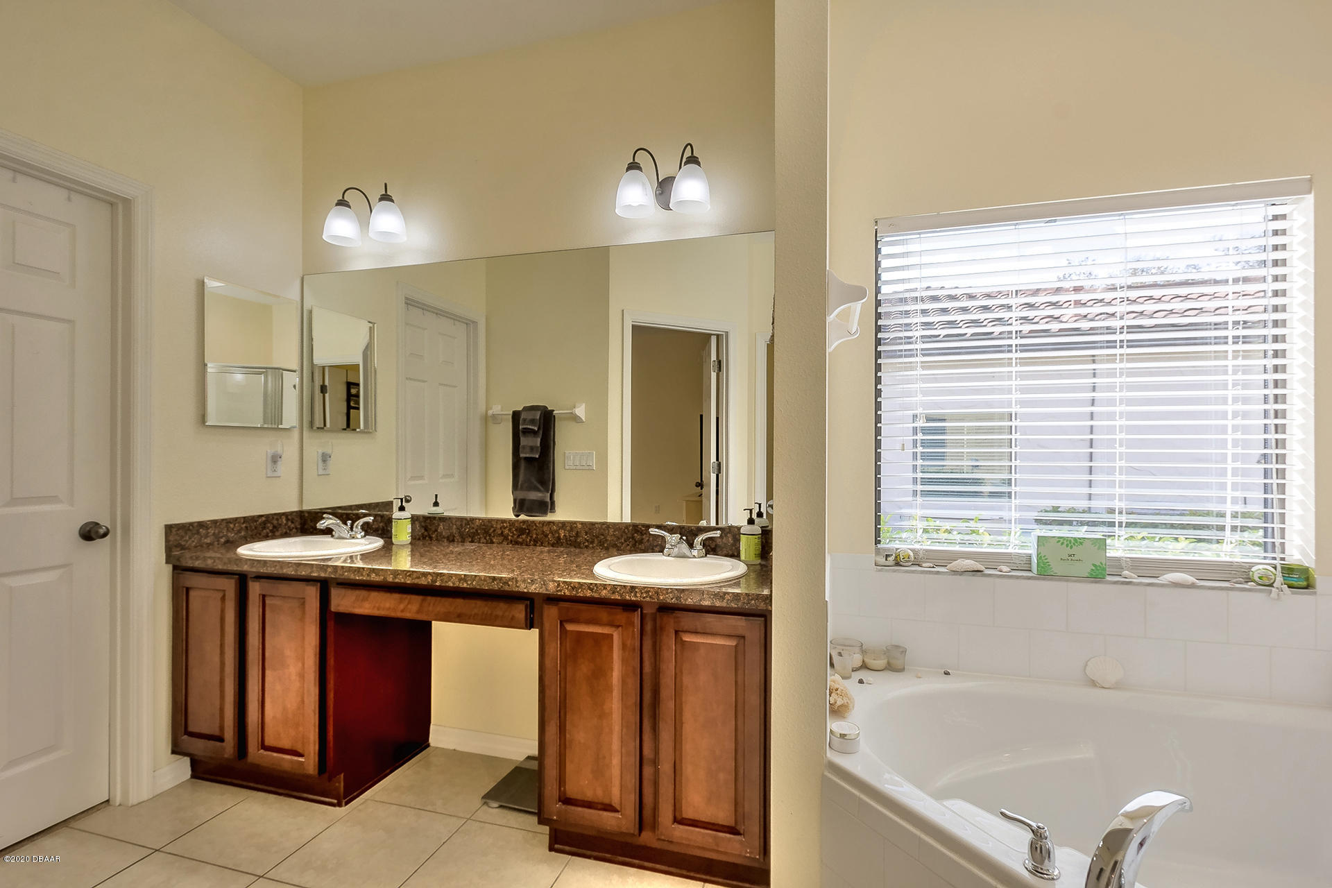 133 Verde Way DeBary, FL 32713 - Photo 9 of 20 Owner's Bath (2)
