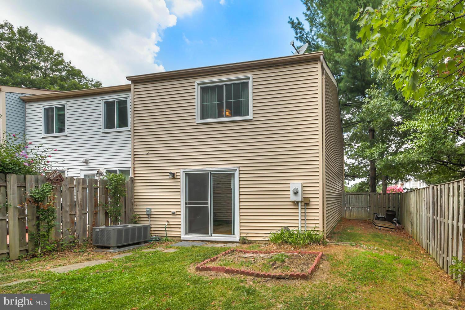 8289 Bark Tree Court Springfield, VA 22153 - Photo 22 of 27 Exterior (Rear)