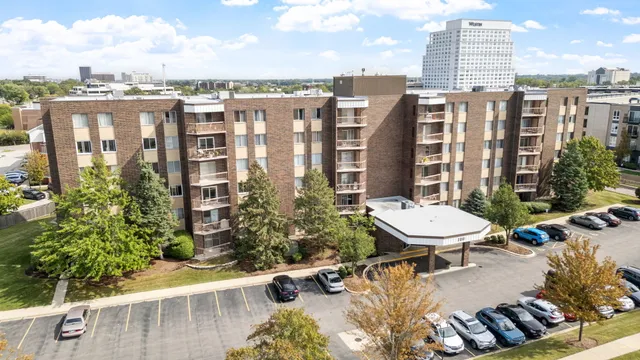 $265,000 | 2201 South Grace Street, Unit 305, Lombard, IL 60148