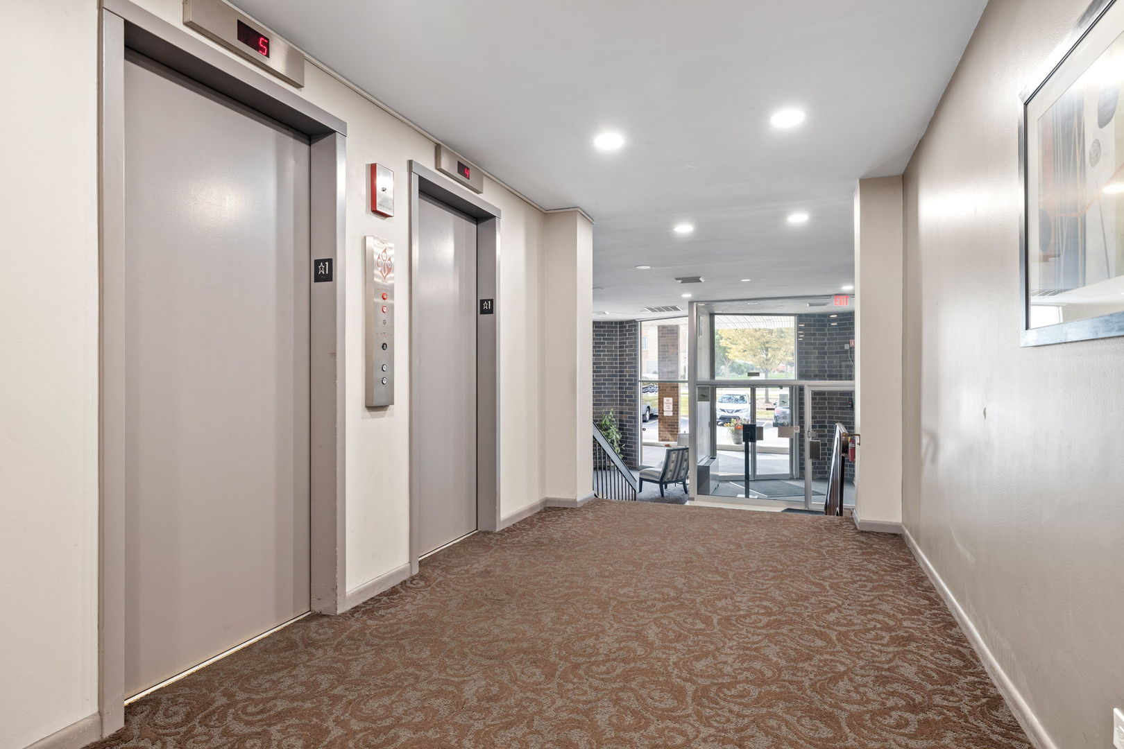 2201 South Grace Street, Unit 305 Lombard, IL 60148 - Photo 24 of 31 a view of an empty room and window