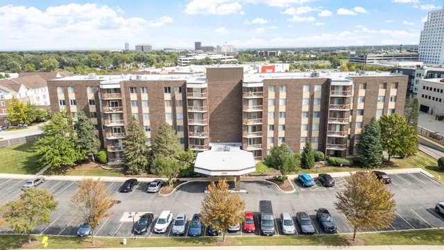 $265,000 | 2201 South Grace Street, Unit 305, Lombard, IL 60148
