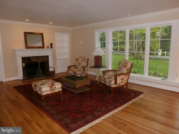 1959 Rockingham Street McLean, VA 22101 - Photo 17 of 29 Living Room