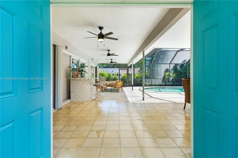 a view of an entryway with a livingroom