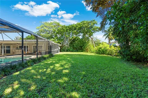 a view of a house with backyard and garden