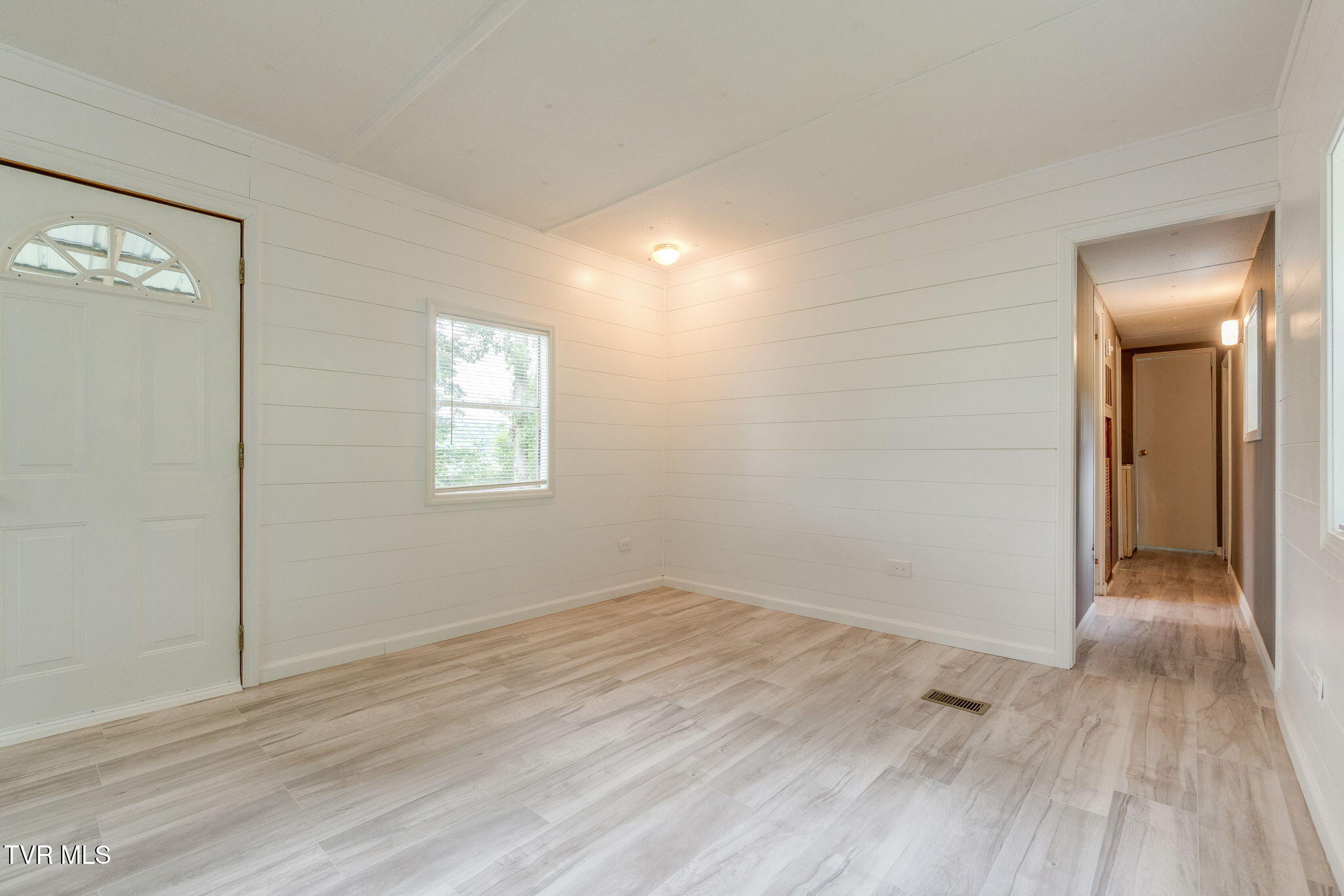 131 Russell Hill Road Elizabethton, TN 37643 - Photo 6 of 30 006