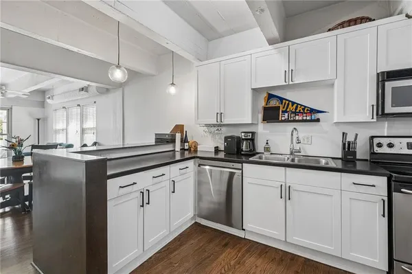 $280,000 | 3001 Gillham Road, Unit 206, Kansas City, MO 64108