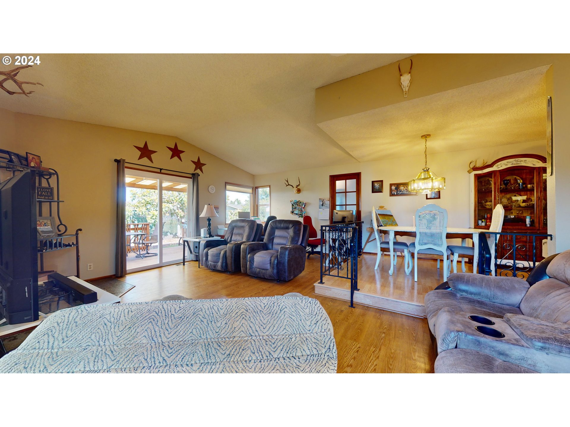 312 70th Street Springfield, OR 97478 - Photo 12 of 42 Family Room
