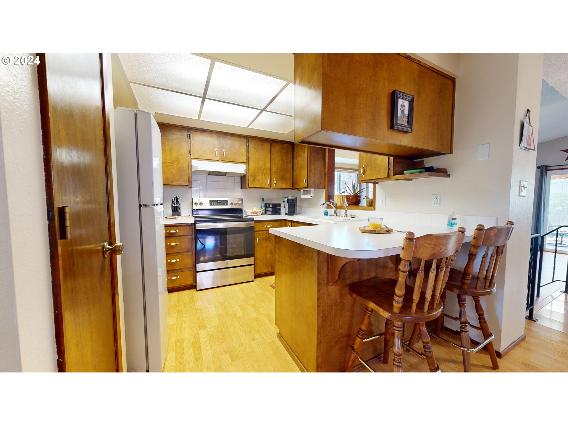 312 70th Street Springfield, OR 97478 - Photo 10 of 42 Kitchen