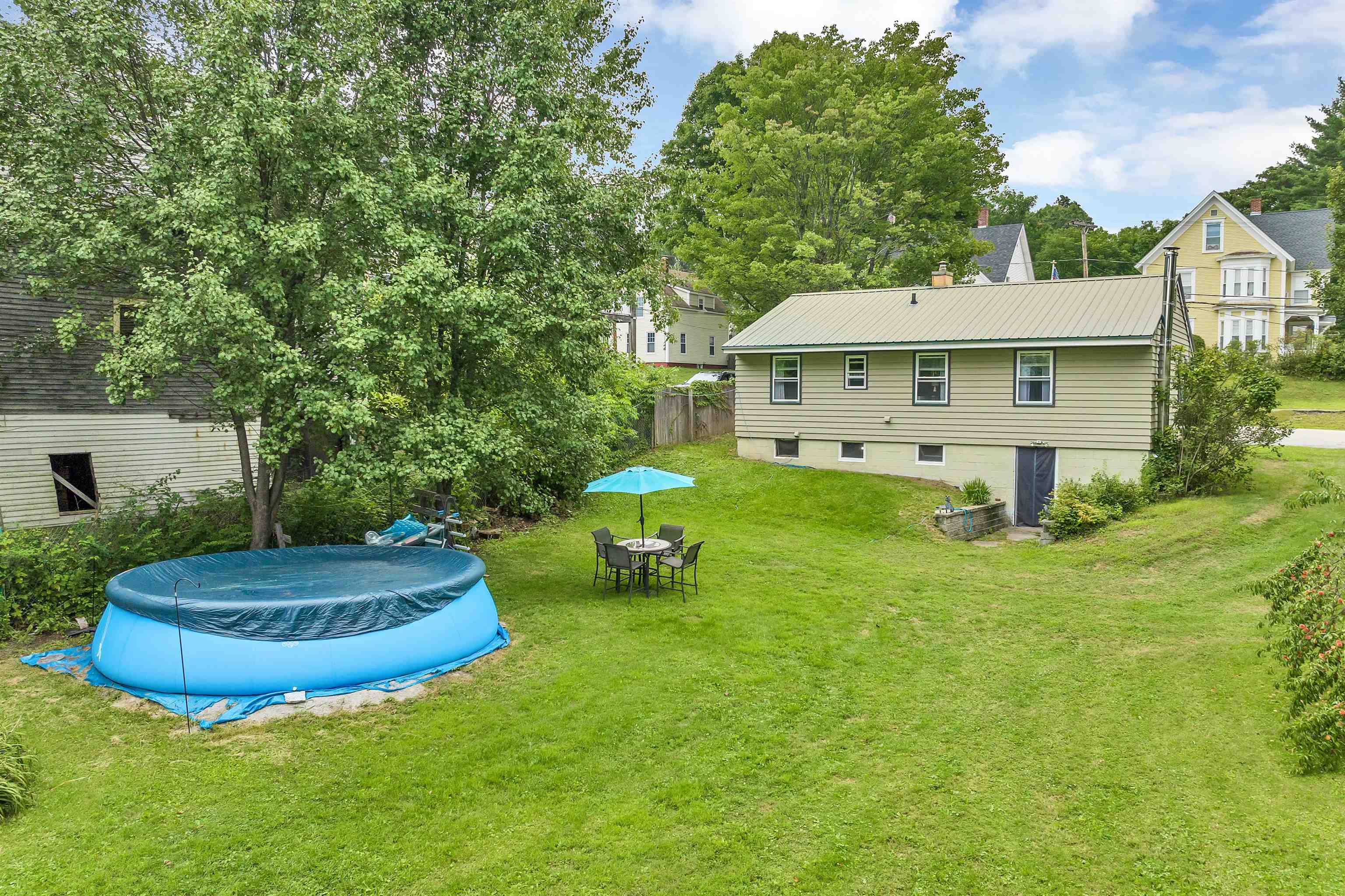 32 Chestnut Street Franklin, NH 03235 - Photo 2 of 40