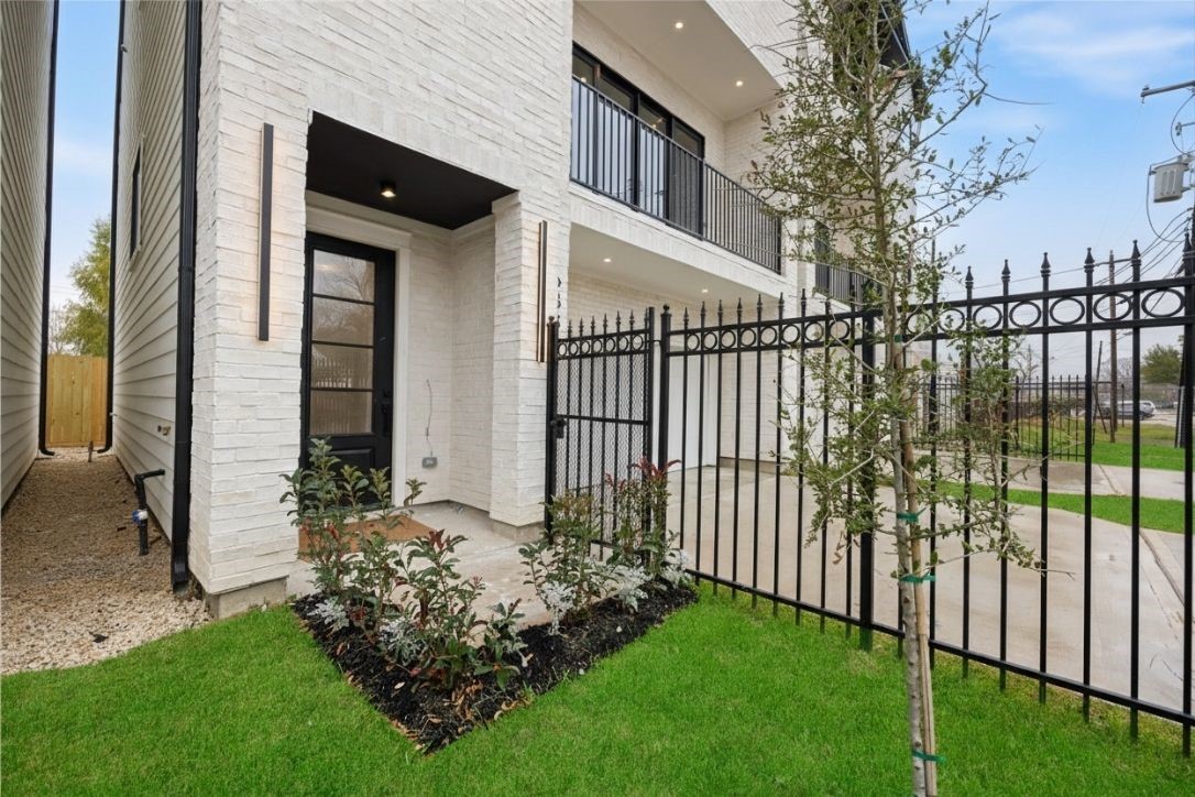 6330 Sidney Street Houston, TX 77021 - Photo 3 of 21