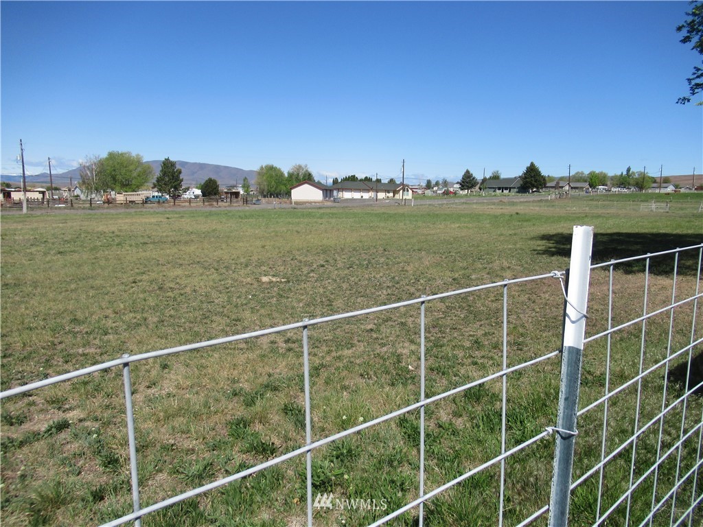 61 Miles Road Selah, WA 98942 - Photo 27 of 35