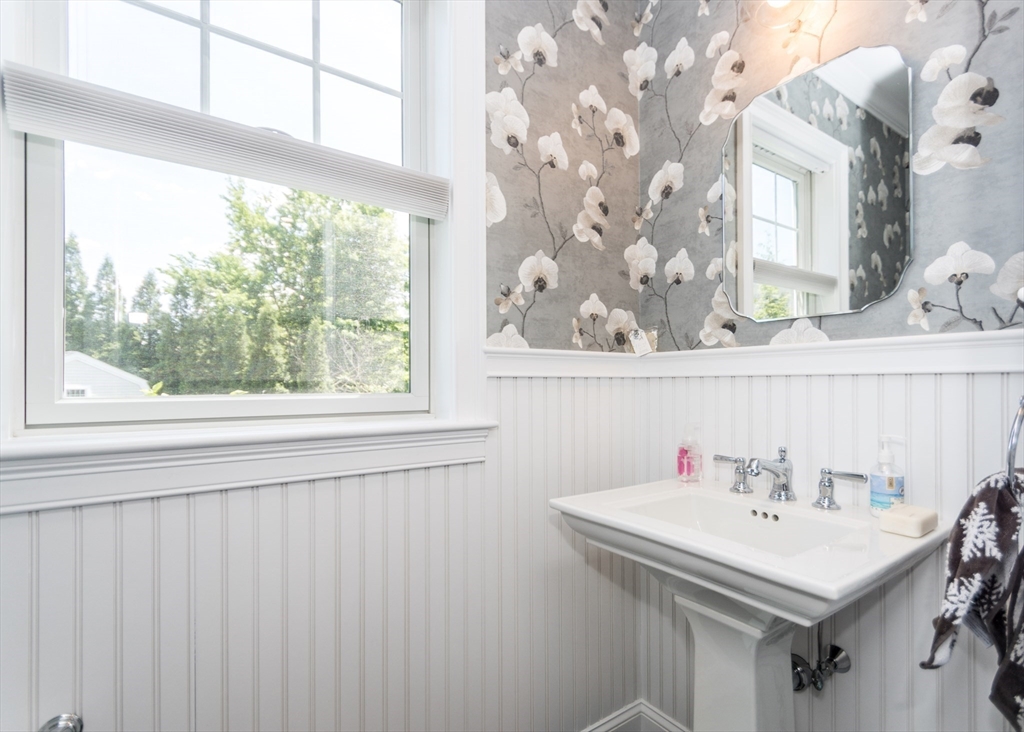 17 Elinor Circle Waltham, MA 02452 - Photo 14 of 39