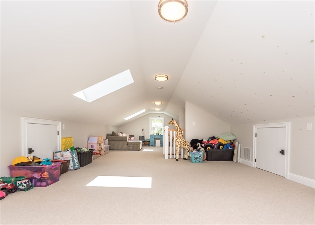 17 Elinor Circle Waltham, MA 02452 - Photo 27 of 39