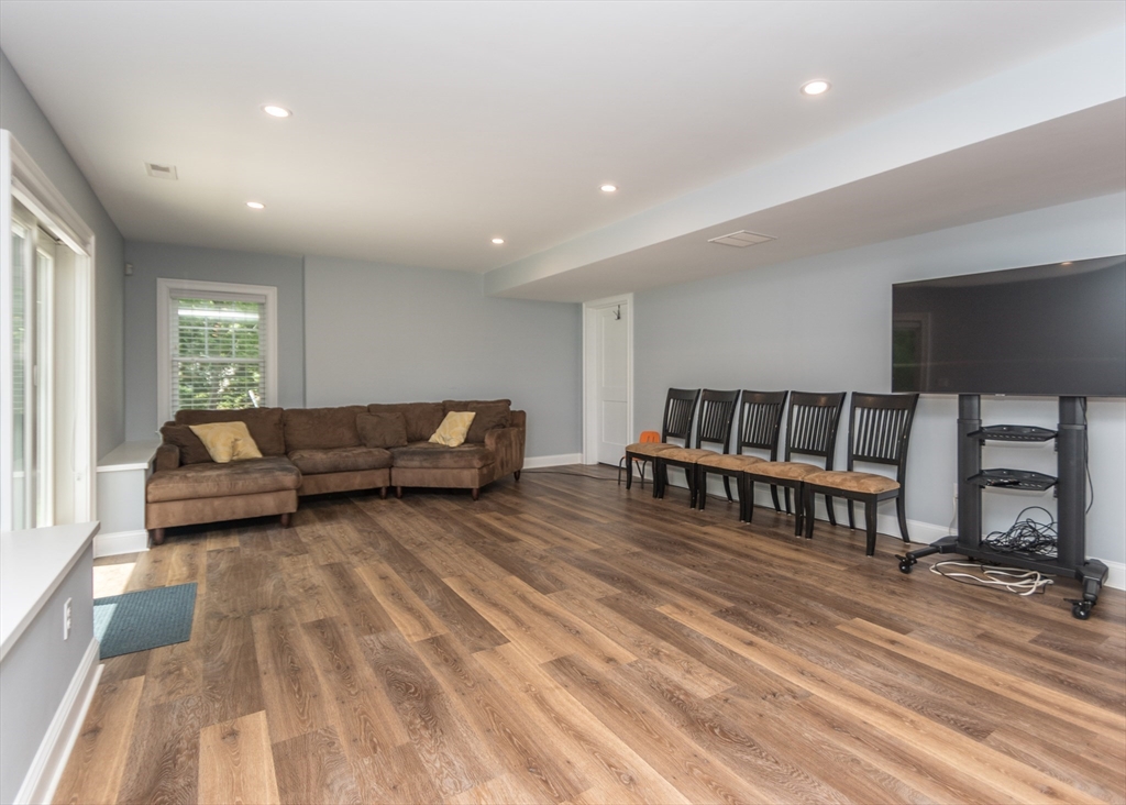 17 Elinor Circle Waltham, MA 02452 - Photo 28 of 39