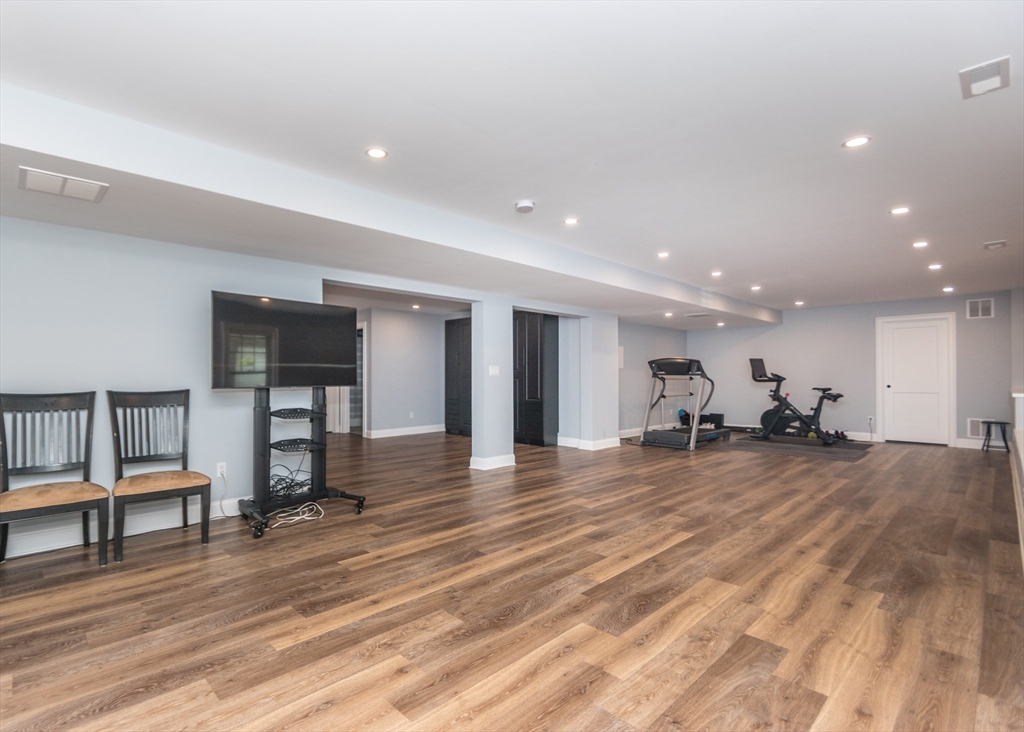 17 Elinor Circle Waltham, MA 02452 - Photo 29 of 39