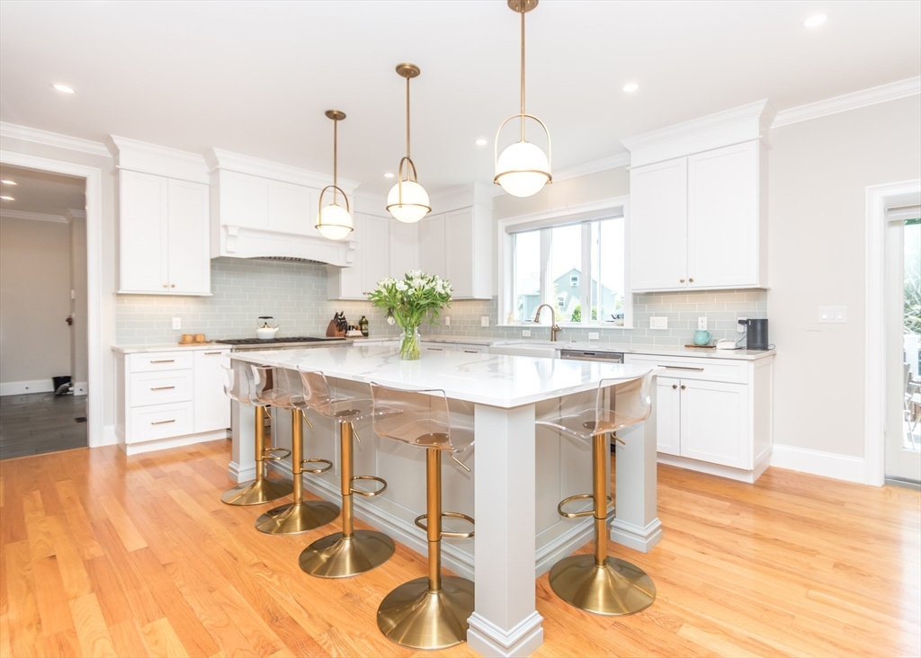 17 Elinor Circle Waltham, MA 02452 - Photo 5 of 39