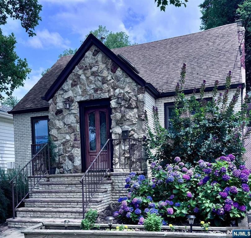 651 Day Avenue Ridgefield, NJ 07657 - Photo 1 of 11