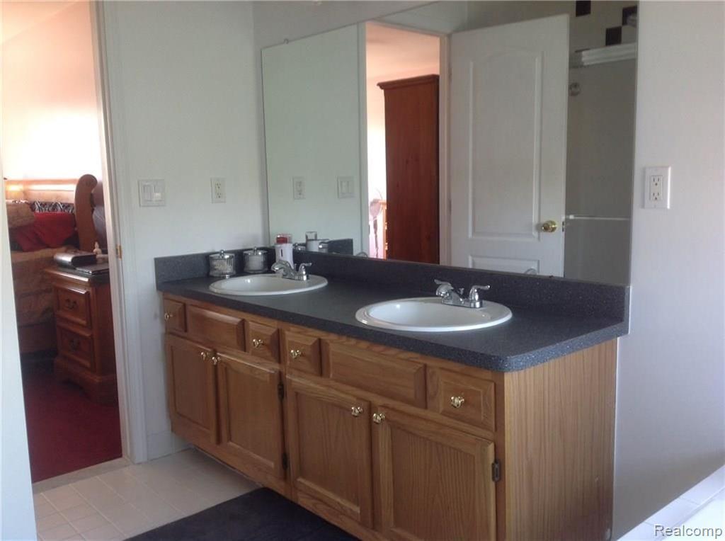 922 Ridgeview Circle Lake Orion, MI 48362 - Photo 21 of 29