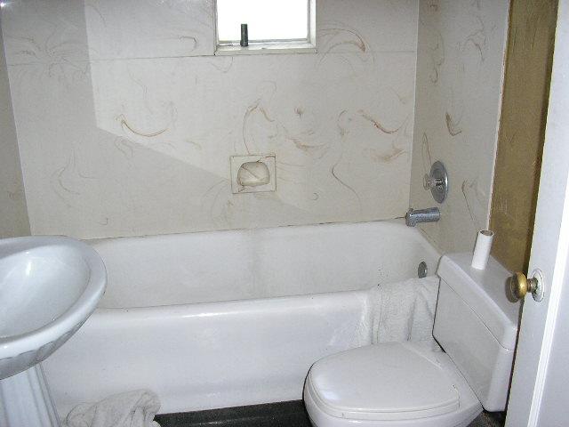 321 West Almeria Road Phoenix, AZ 85003 - Photo 2 of 4 Bathroom