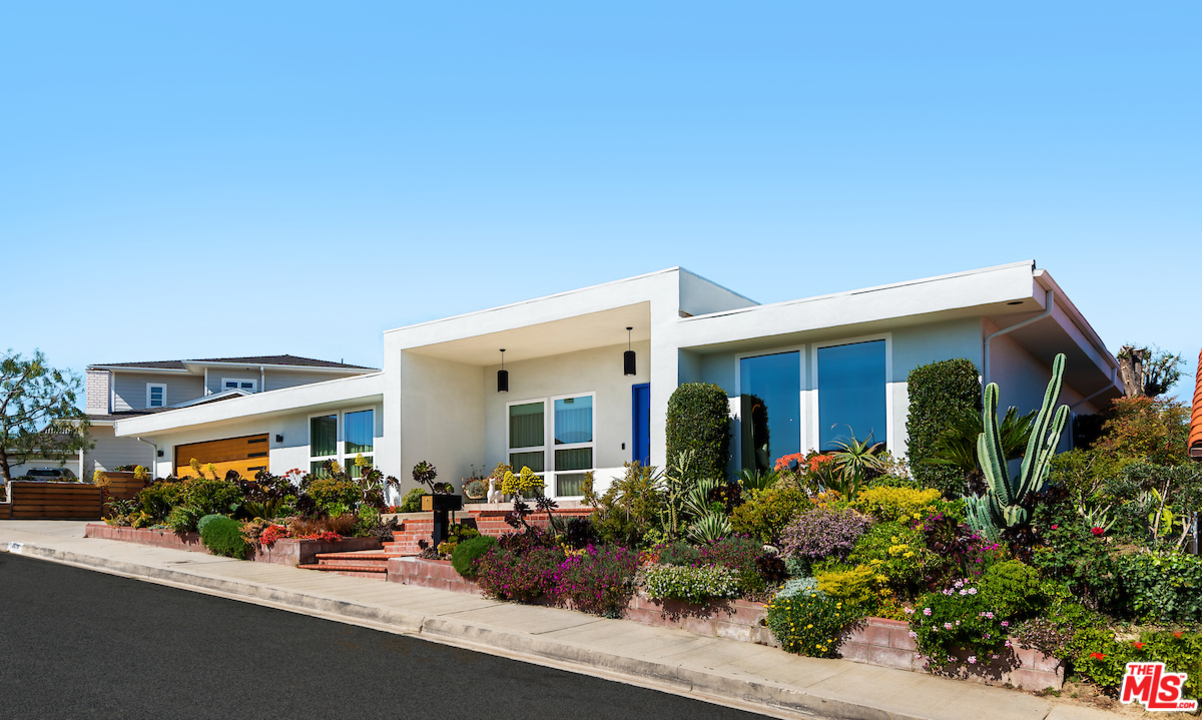 14673 Deervale Place Sherman Oaks, CA 91403 - Photo 2 of 25 a view of a house with potted plants