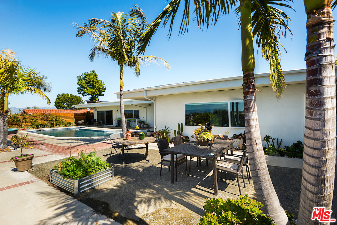 14673 Deervale Place Sherman Oaks, CA 91403 - Photo 21 of 25 a view of a backyard with plants and a patio