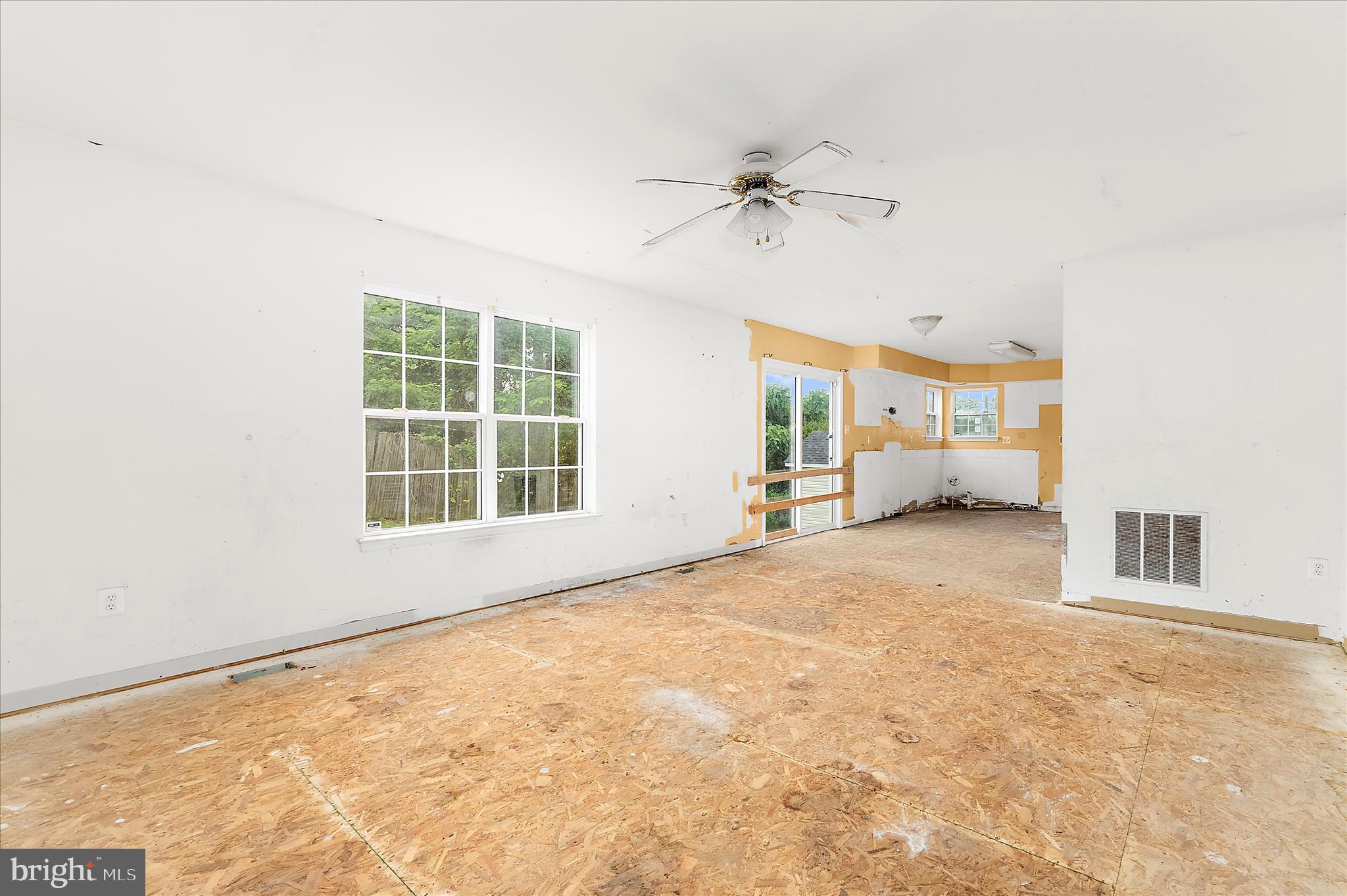 2209 West Geipe Road Catonsville, MD 21228 - Photo 9 of 37
