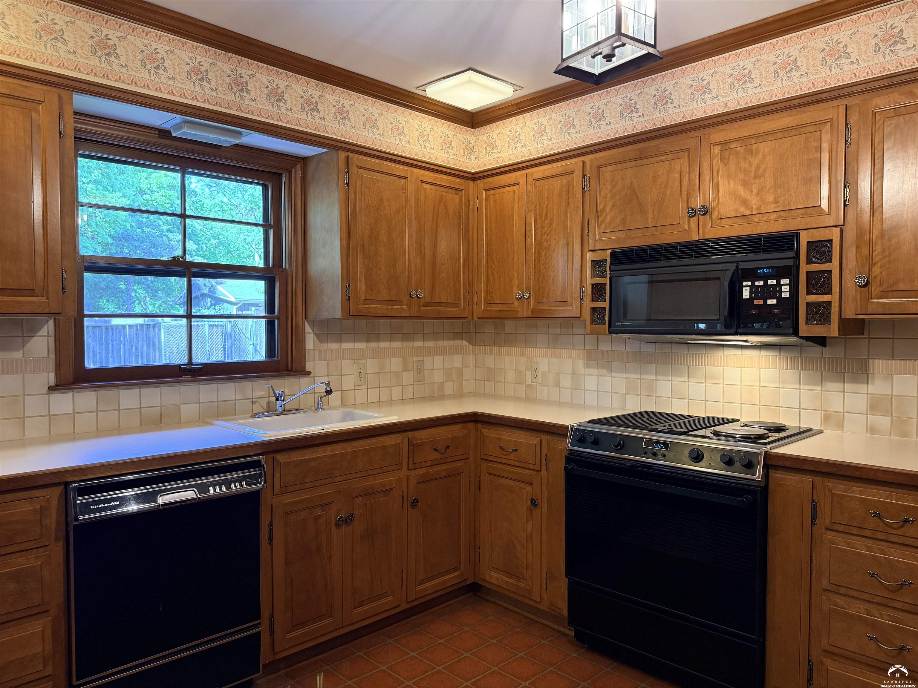 2806 Schwarz Road Lawrence, KS 66049 - Photo 19 of 72