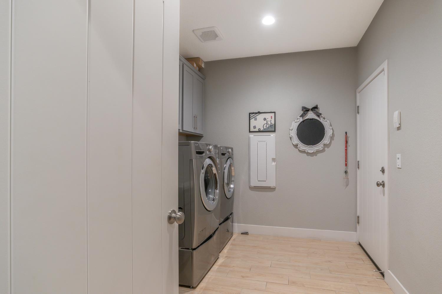 1680 Dedini Lane Ripon, CA 95366 - Photo 10 of 41 Main Floor Downstairs Laundry From Garage