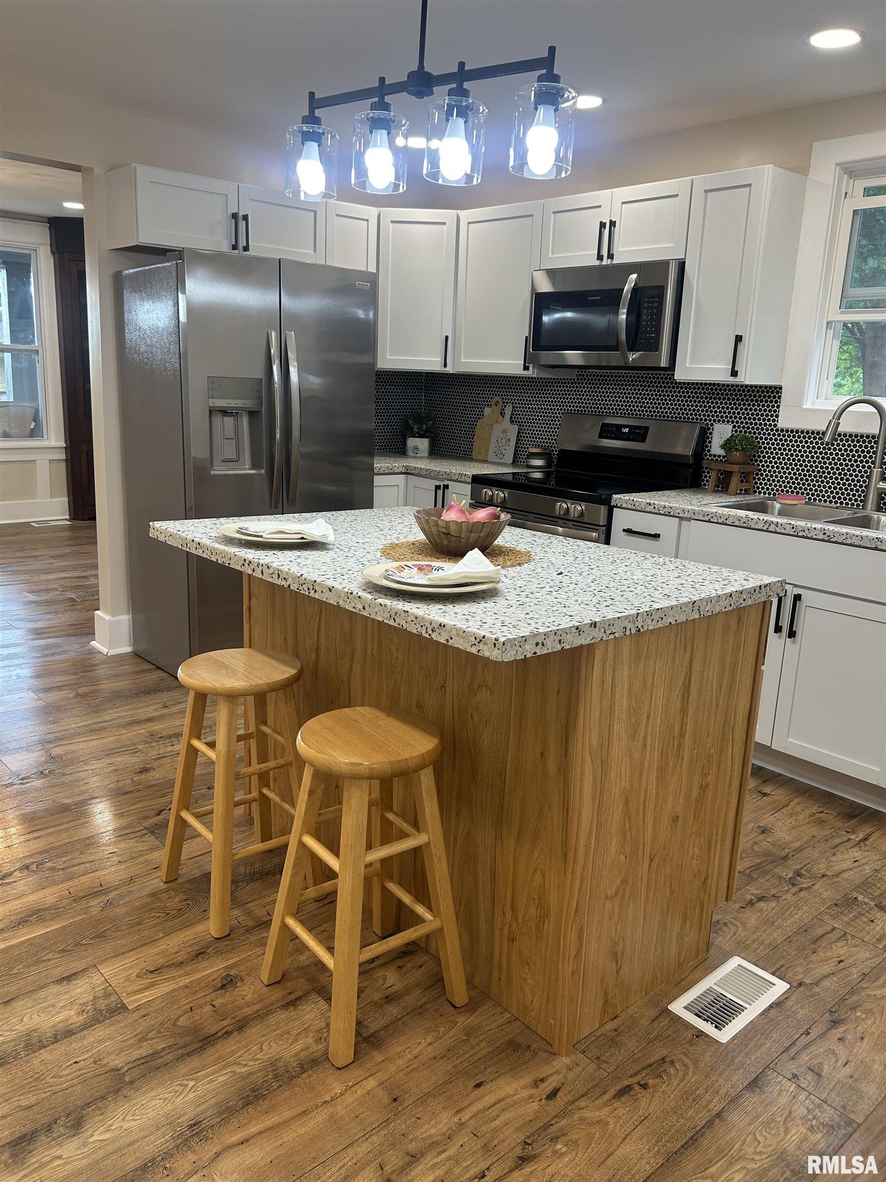 341 Wilson Street Mendon, IL 62351 - Photo 7 of 14