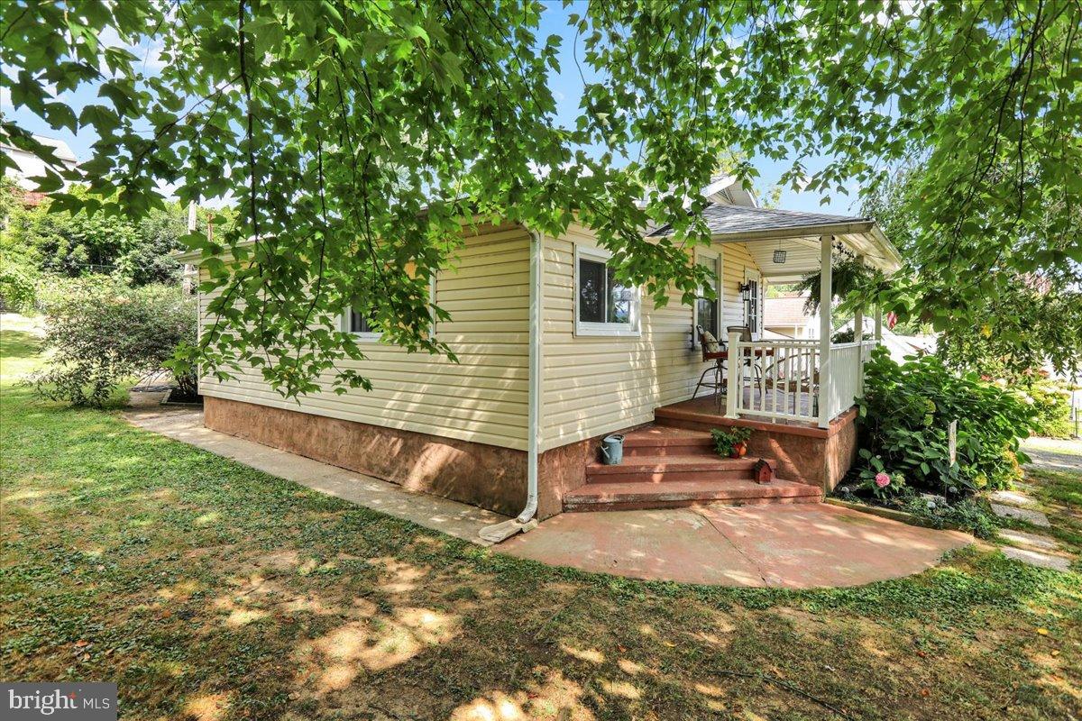 524 Pershing Boulevard Reading, PA 19607 - Photo 3 of 31 Gallery Image 3