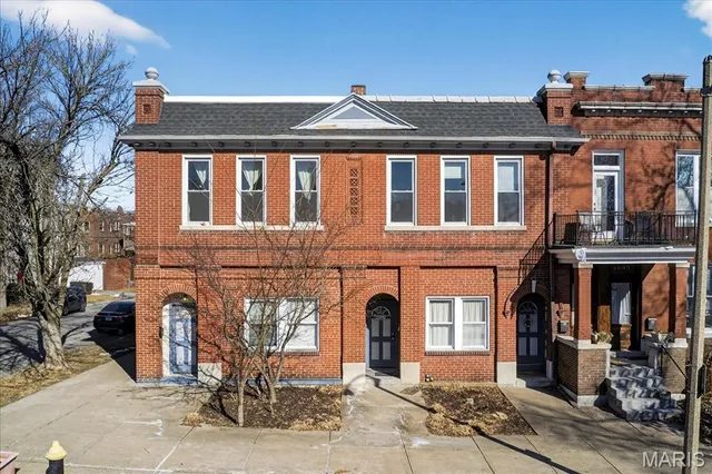 $575,000 | 4067 Connecticut Street, St. Louis, MO 63116