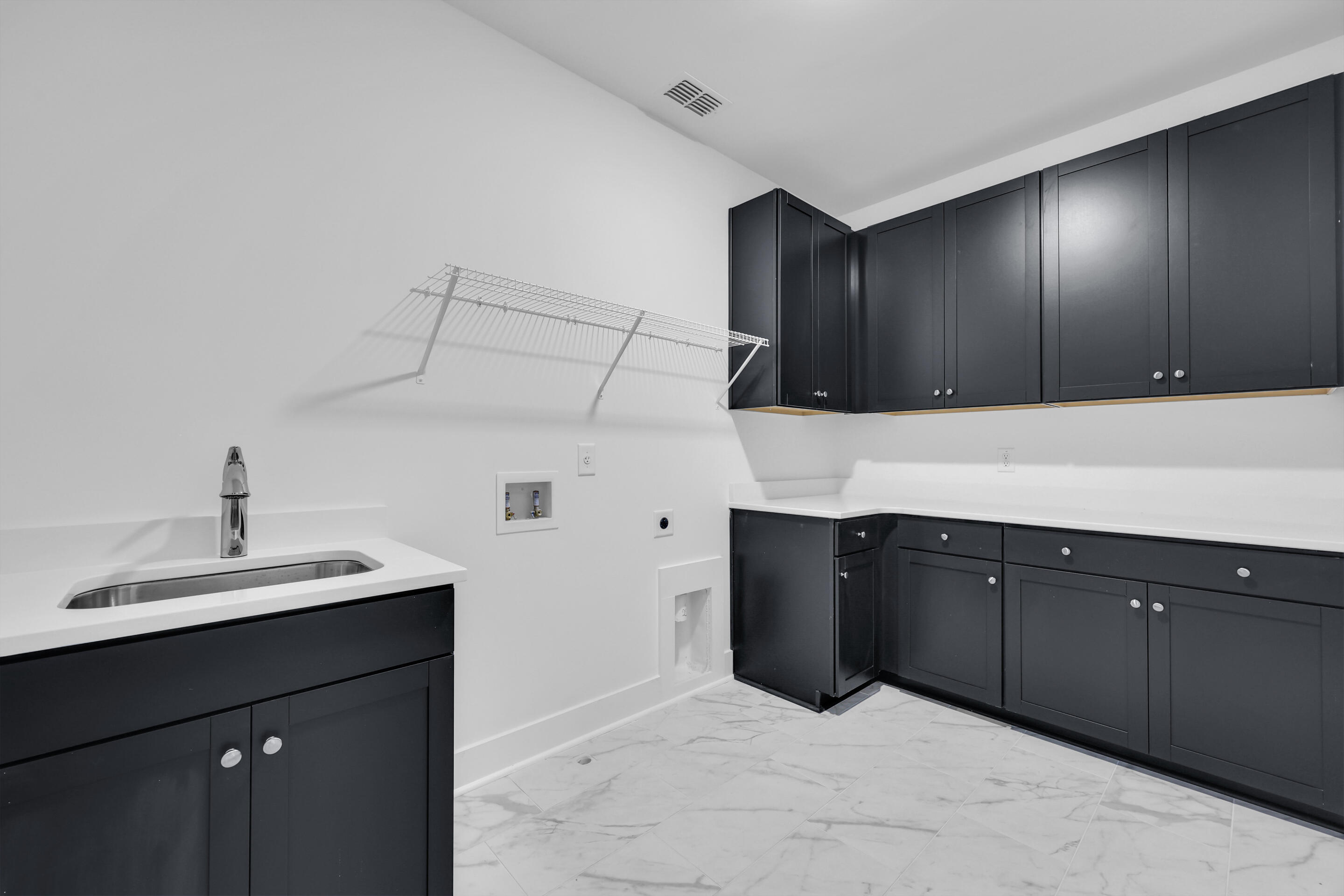 2323 Minifarm Way, Unit 520 Mount Pleasant, SC 29466 - Photo 16 of 53 laundry room