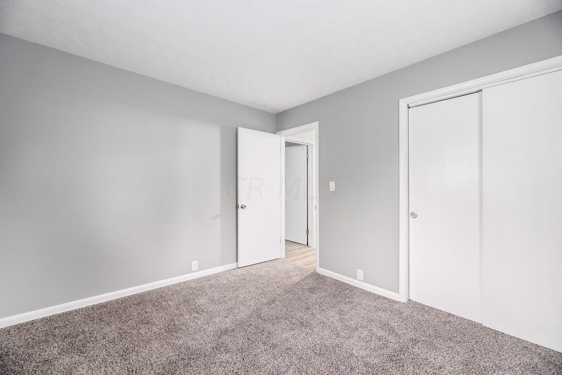2863 Schwartz Road Columbus, OH 43232 - Photo 12 of 26 Gallery Image 12