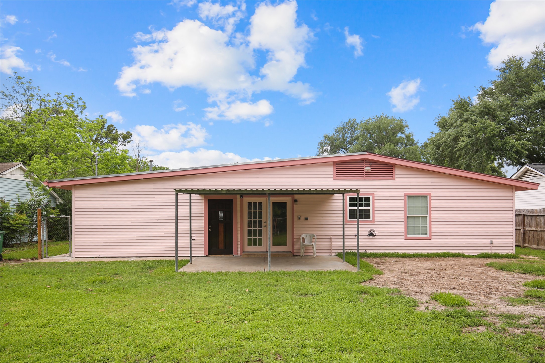 6923 Leader Street Houston, TX 77074 - Photo 19 of 19 a view of a back yard of the house