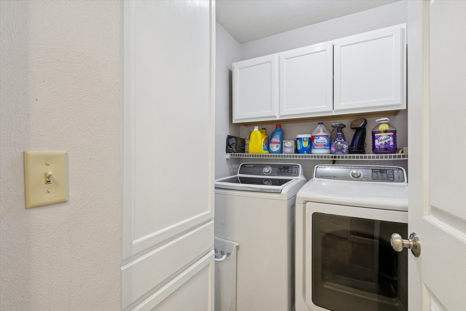 549 Bayfield Road Rockton, IL 61073 - Photo 20 of 42 a utility room with dryer and washer