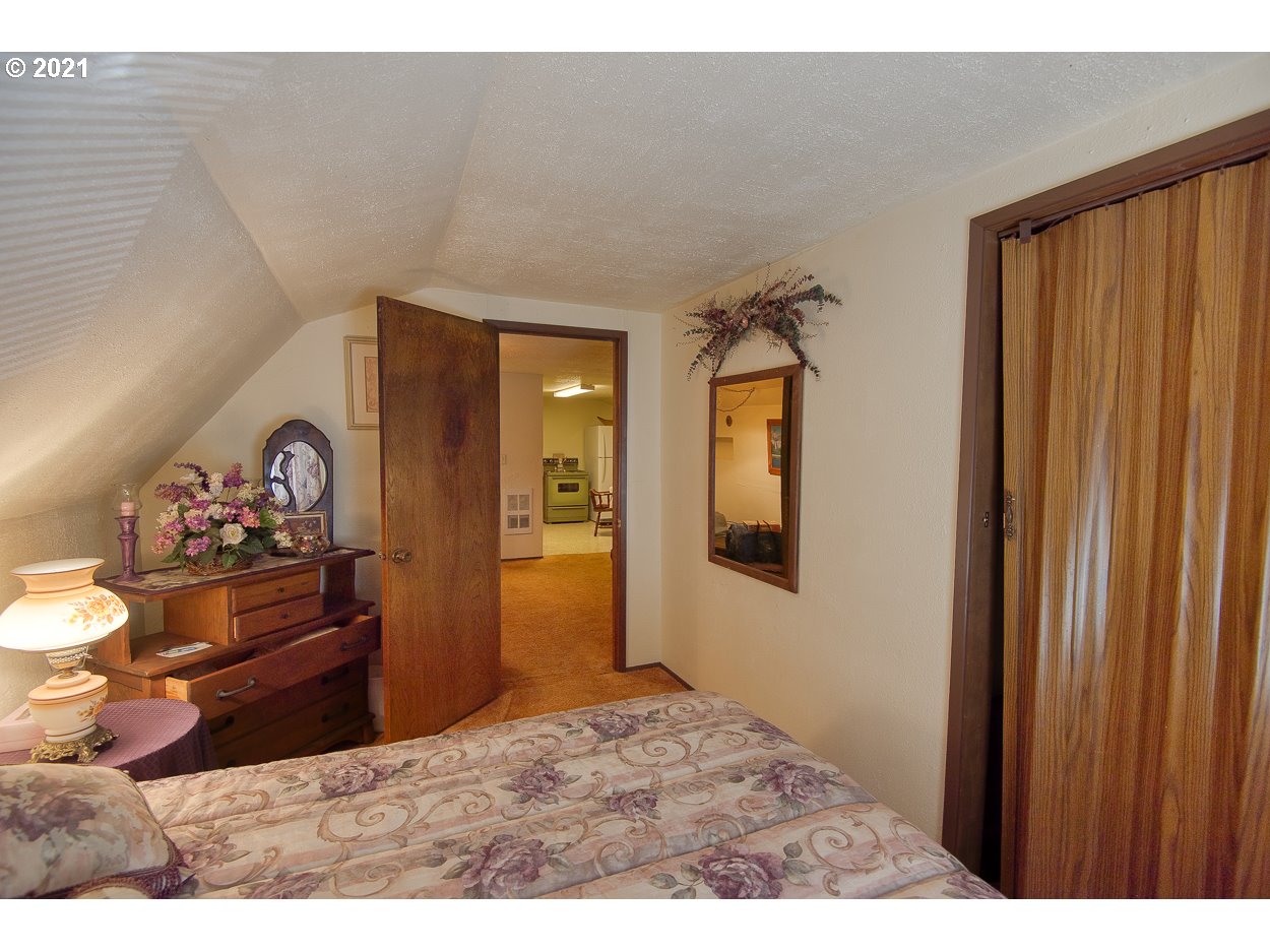 69692 Stage Road North Bend, OR 97459 - Photo 14 of 28 Gallery Image 14