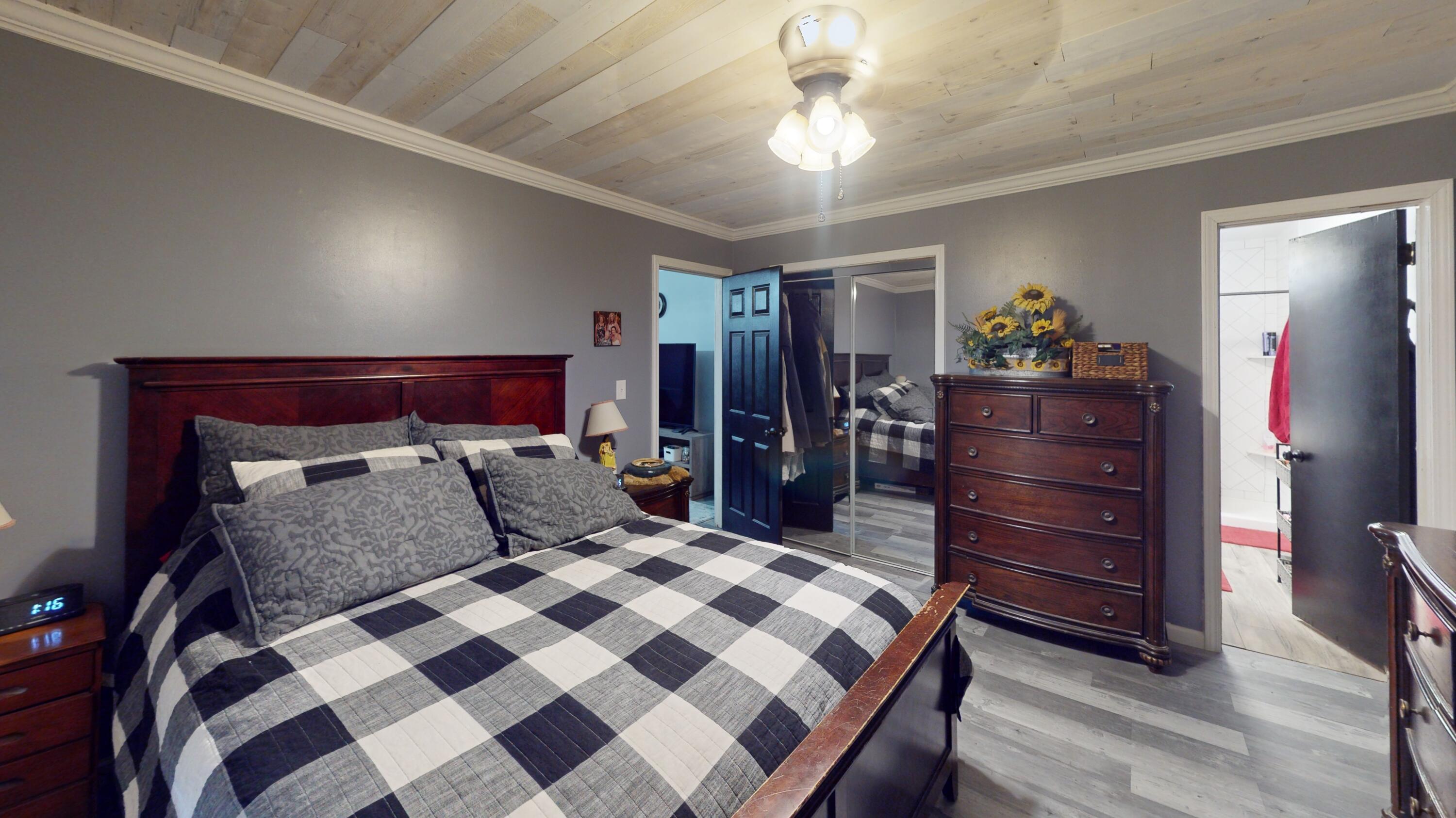 4115 Back Valley Road Evensville, TN 37332 - Photo 9 of 27 9-Master Bedroom
