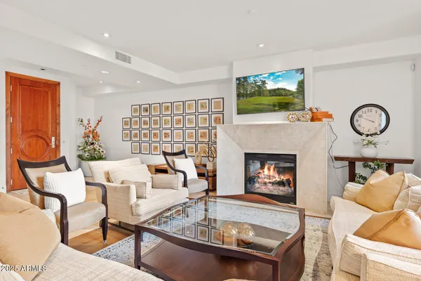 $1,195,000 | 2402 East Esplanade Lane, Unit 204, Phoenix, AZ 85016