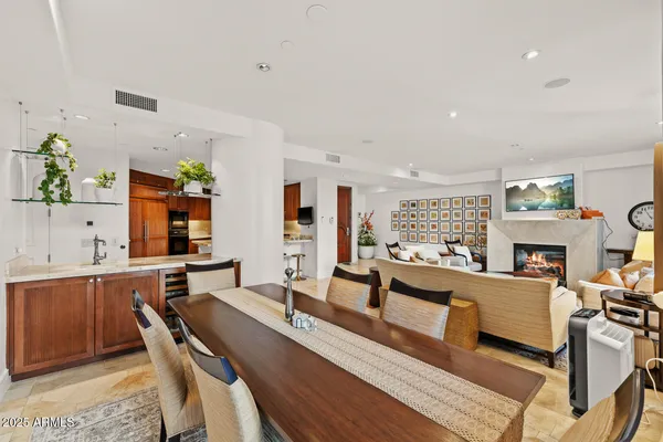 $1,195,000 | 2402 East Esplanade Lane, Unit 204, Phoenix, AZ 85016