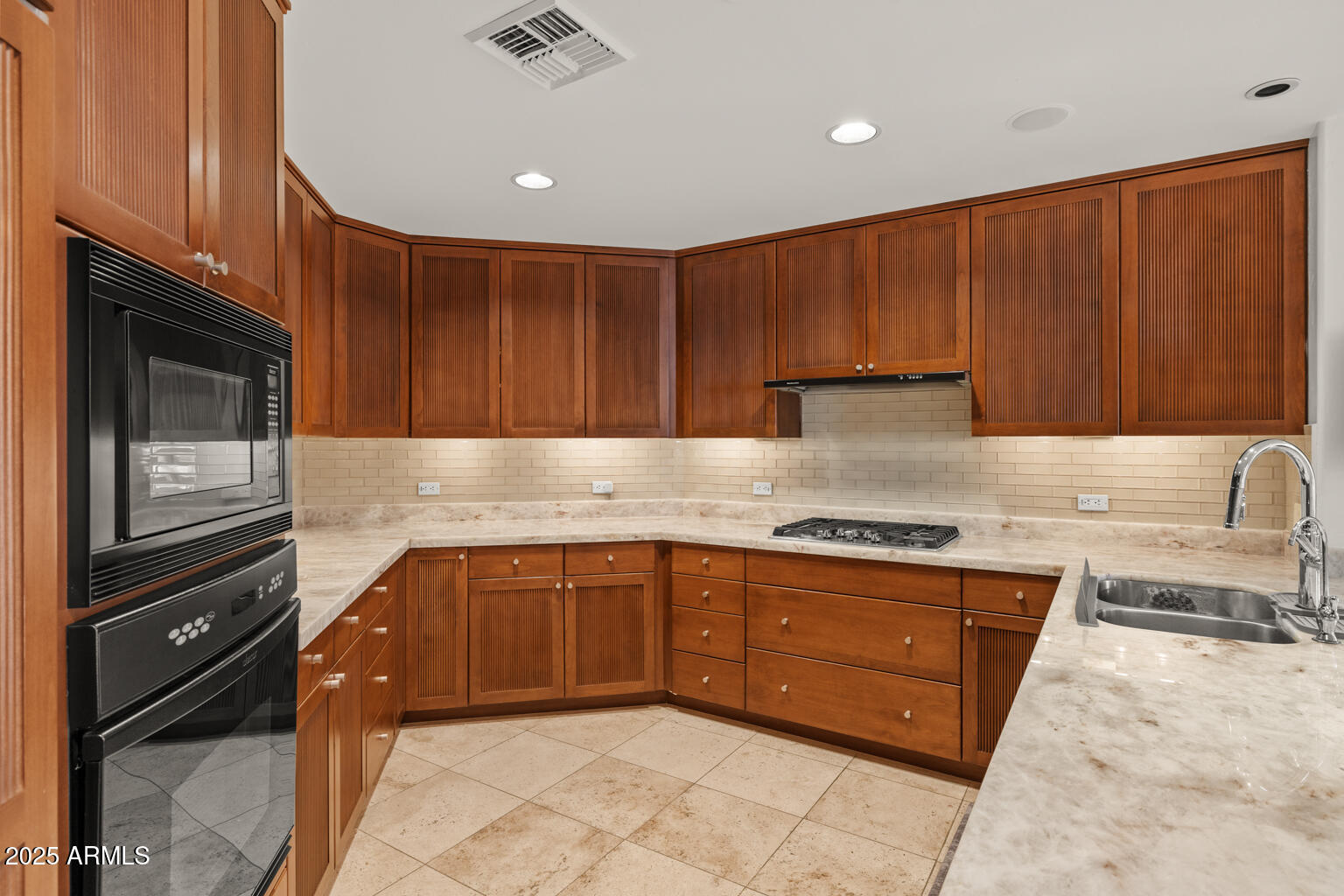 2402 East Esplanade Lane, Unit 204 Phoenix, AZ 85016 - Photo 16 of 43 Kitchen