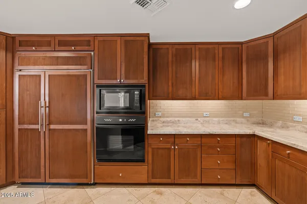 $1,195,000 | 2402 East Esplanade Lane, Unit 204, Phoenix, AZ 85016