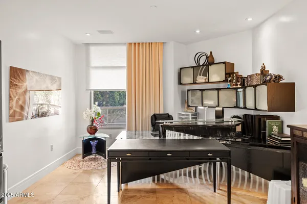 $1,195,000 | 2402 East Esplanade Lane, Unit 204, Phoenix, AZ 85016