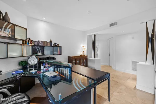 $1,195,000 | 2402 East Esplanade Lane, Unit 204, Phoenix, AZ 85016