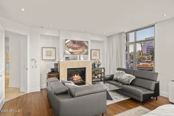 $1,195,000 | 2402 East Esplanade Lane, Unit 204, Phoenix, AZ 85016