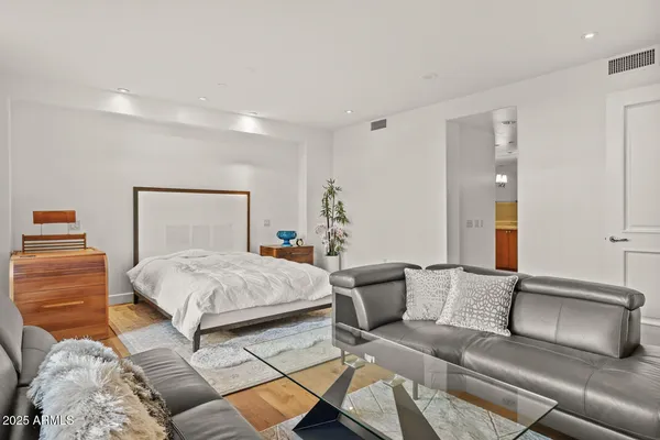 $1,195,000 | 2402 East Esplanade Lane, Unit 204, Phoenix, AZ 85016