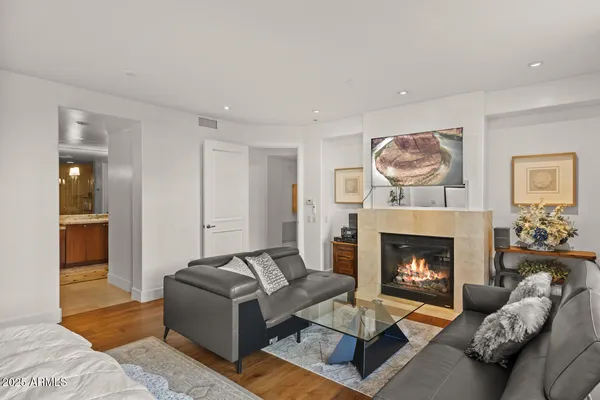 $1,195,000 | 2402 East Esplanade Lane, Unit 204, Phoenix, AZ 85016