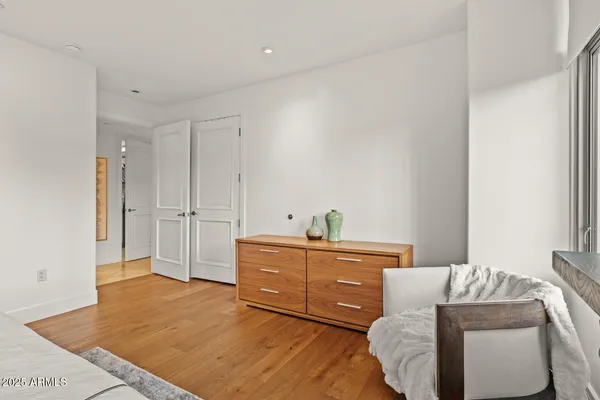 $1,195,000 | 2402 East Esplanade Lane, Unit 204, Phoenix, AZ 85016