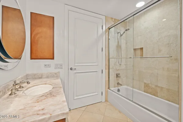 $1,195,000 | 2402 East Esplanade Lane, Unit 204, Phoenix, AZ 85016