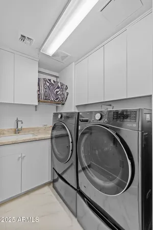 $1,195,000 | 2402 East Esplanade Lane, Unit 204, Phoenix, AZ 85016
